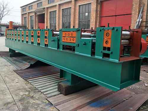 冷彎金屬成型機